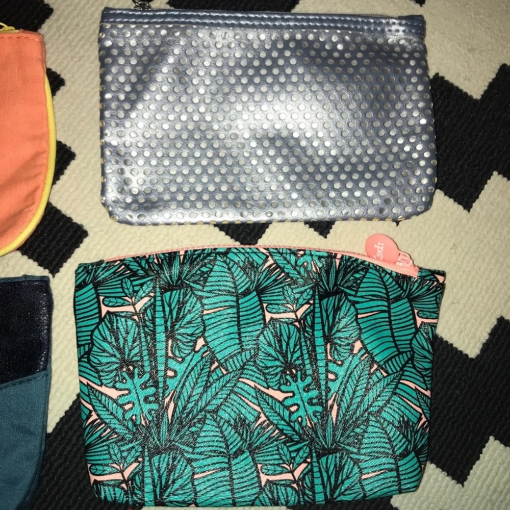 Makeup bag bundle - Picture 3 of 4